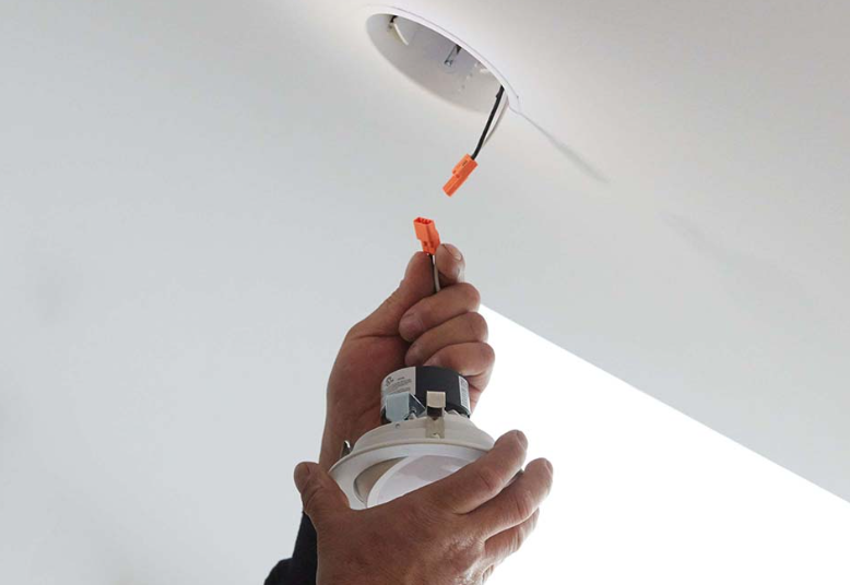 Cách thay đèn âm trần tại nhà đơn giản