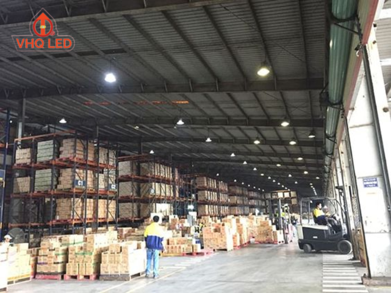 Chiếu Sáng Chiếu Công Nghệ: Ưu Việt của Đèn Xưởng SMD trong Môi Trường Sản Xuất