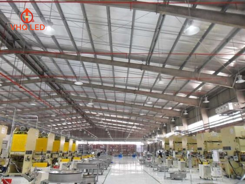 Chiếu Sáng Chiếu Công Nghệ: Ưu Việt của Đèn Xưởng SMD trong Môi Trường Sản Xuất